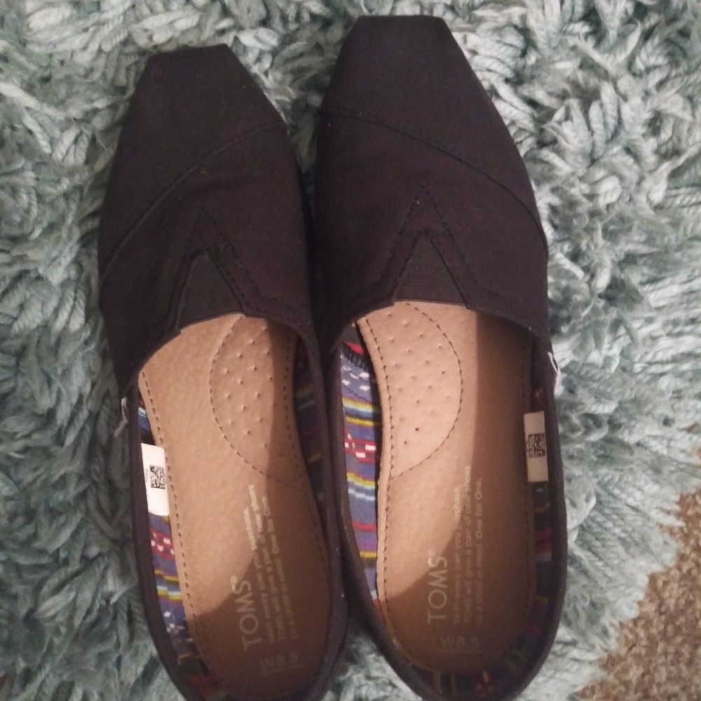 TOMS Black FLATS Size 9